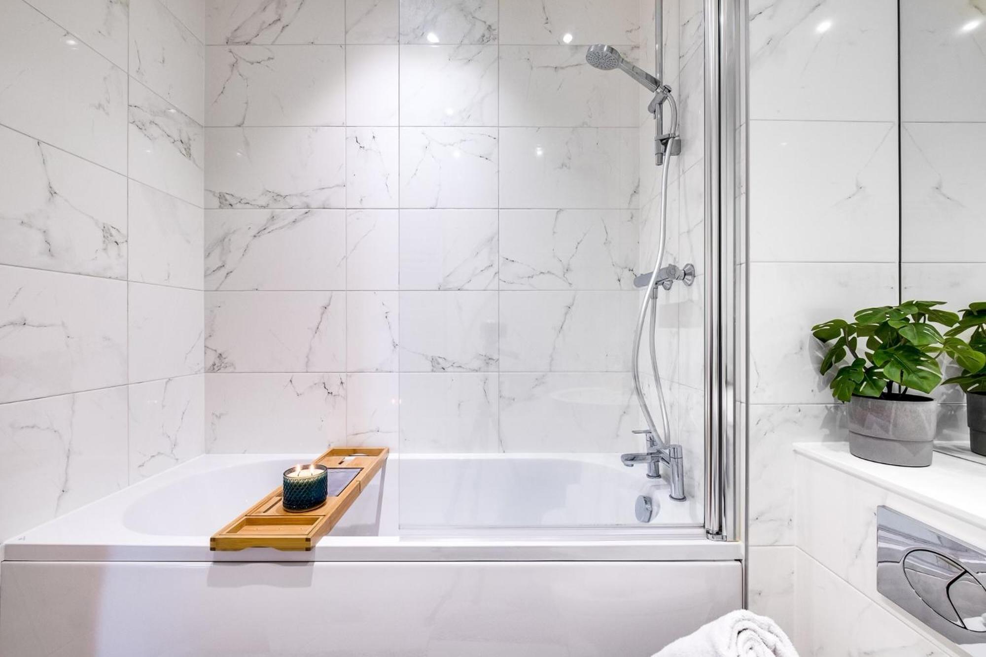 Luxurious & Glamorous Centrally Located 2 Bedroom 2 Bathroom Apartment - Central Birmingham - Secure Parking - Netflix Екстериор снимка