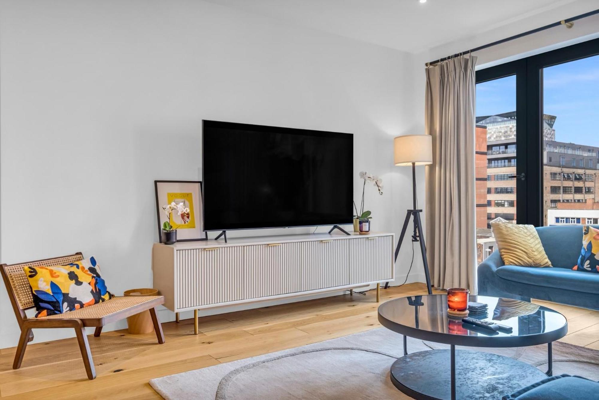 Luxurious & Glamorous Centrally Located 2 Bedroom 2 Bathroom Apartment - Central Birmingham - Secure Parking - Netflix Екстериор снимка
